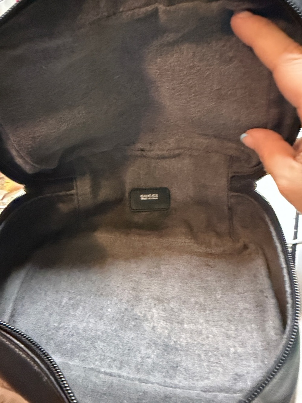 Gucci Black Leather Travel Toiletry Bag - Picture 4 of 8